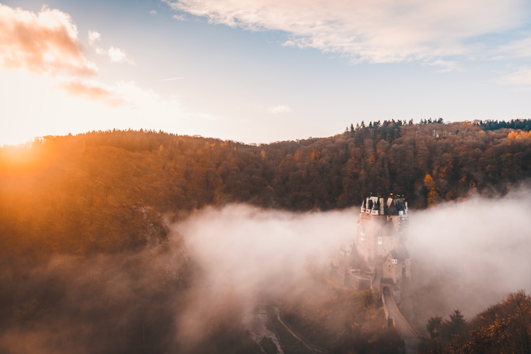Scopri Burg Eltz: un tesoro nascosto in Germania - Wierschem | Secret World Trip Planner