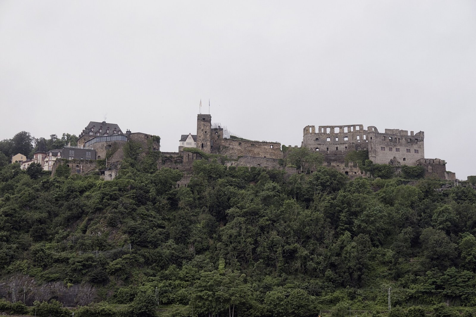Entdecken Sie die Burg Rheinfels: Geschichte und Schönheit am Rhein - Sankt Goar | Secret World Trip Planner
