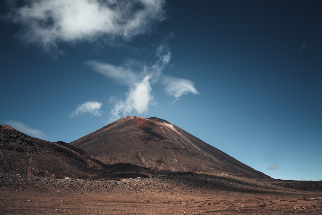 Découvrez le Tongariro Alpine Crossing : Un Trek Unique en Nouvelle-Zélande - Tongariro Alpine Crossing | Secret World Trip Planner
