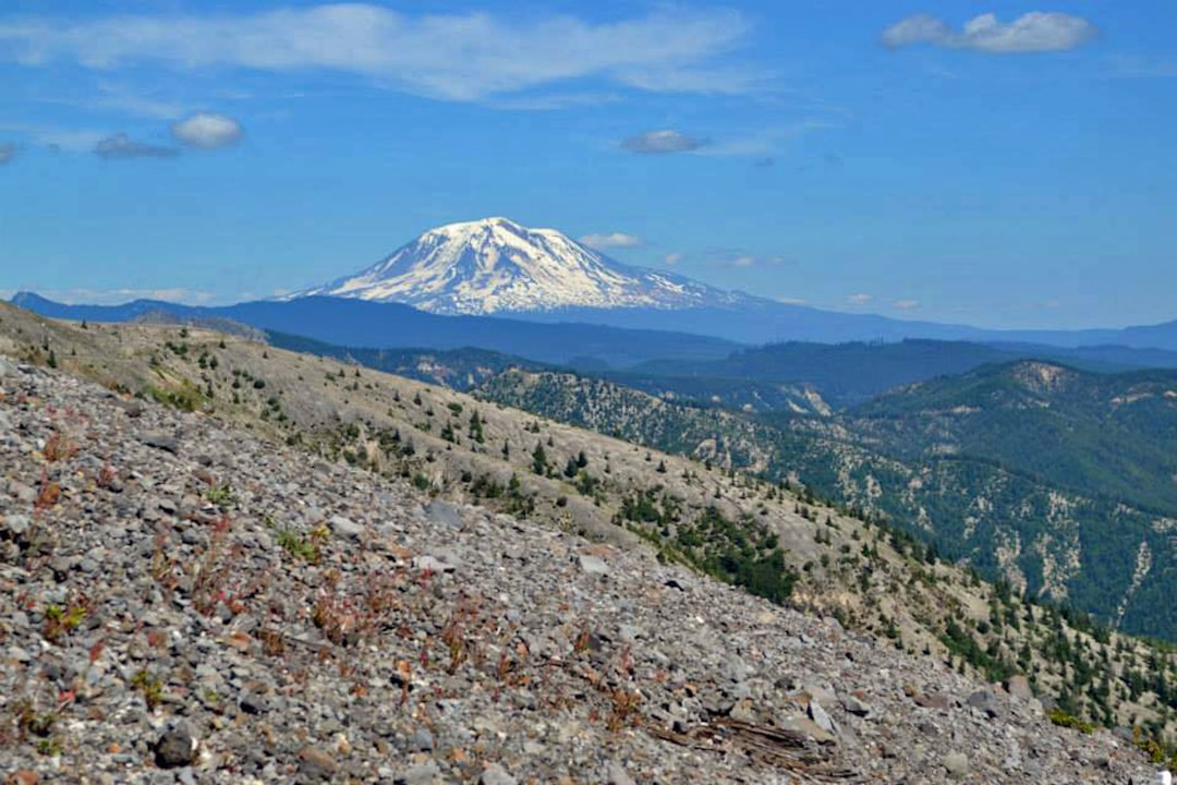 Explorando el Monumento Volcánico del Monte St. Helens - Castle Rock | Secret World Trip Planner