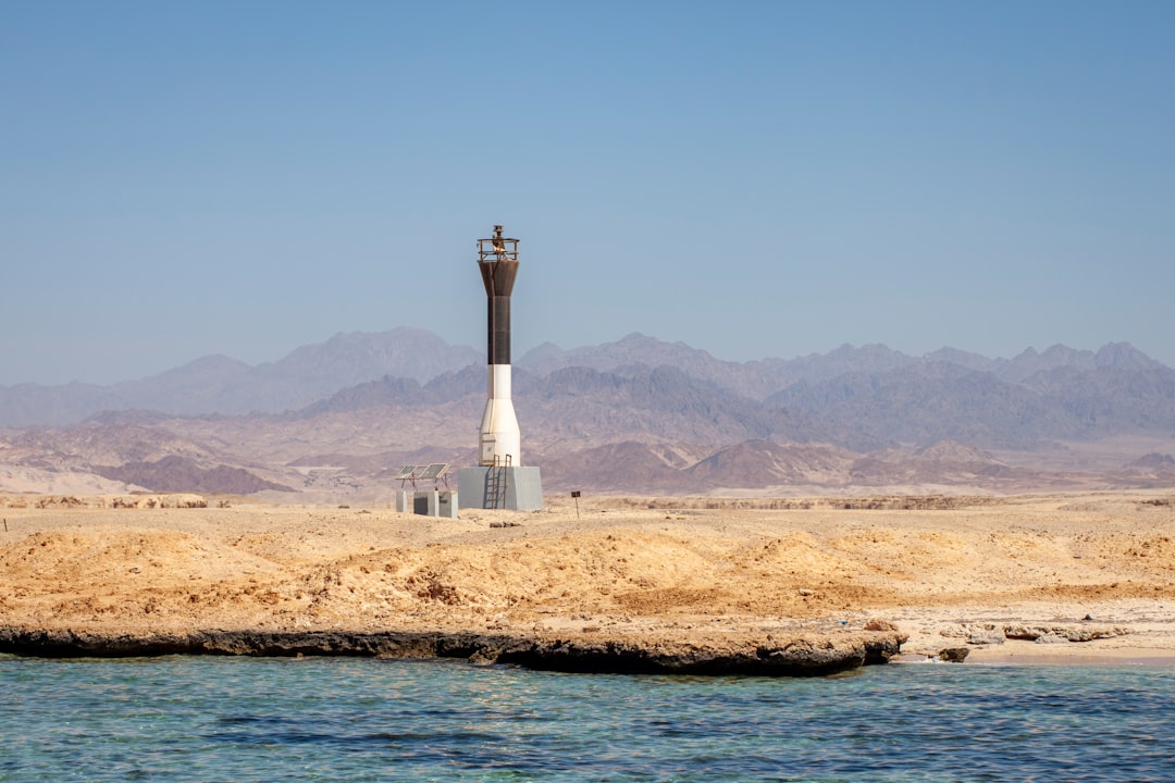 Scopri il Faro di Zafarana: un gioiello egiziano sul mare | Secret World Trip Planner