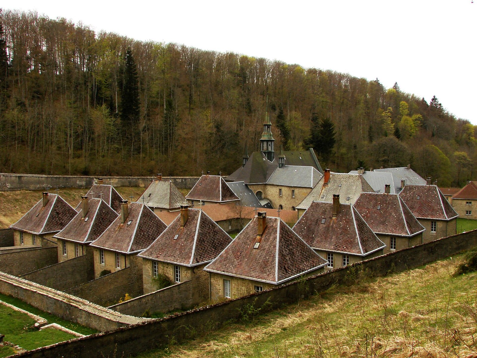 Scopri la Chartreuse de Portes: un tesoro culturale in Francia — Prémillieu