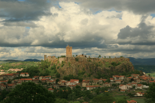 Entdecken Sie das Château de Polignac in Le Puy-en-Velay - Polignac | Secret World Trip Planner