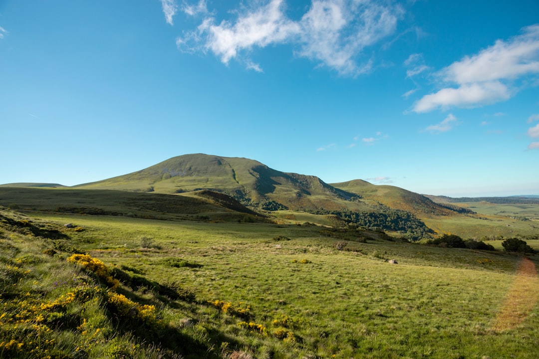Entdecken Sie den Lac Chambon: Ein Naturparadies in Auvergne - Murol | Secret World Trip Planner