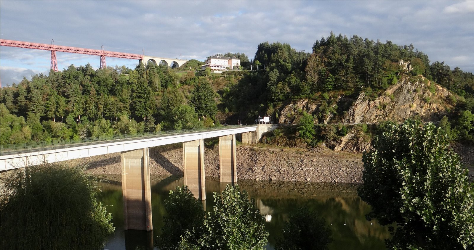 Viaduc de Garabit: Ein Meisterwerk der Ingenieurskunst in Frankreich - Les Ternes | Secret World Trip Planner