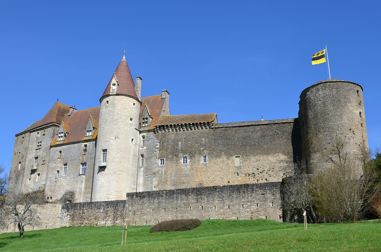 Entdecken Sie den Charme des Château de Châteauneuf in Burgund - Vandenesse-en-Auxois | Secret World Trip Planner