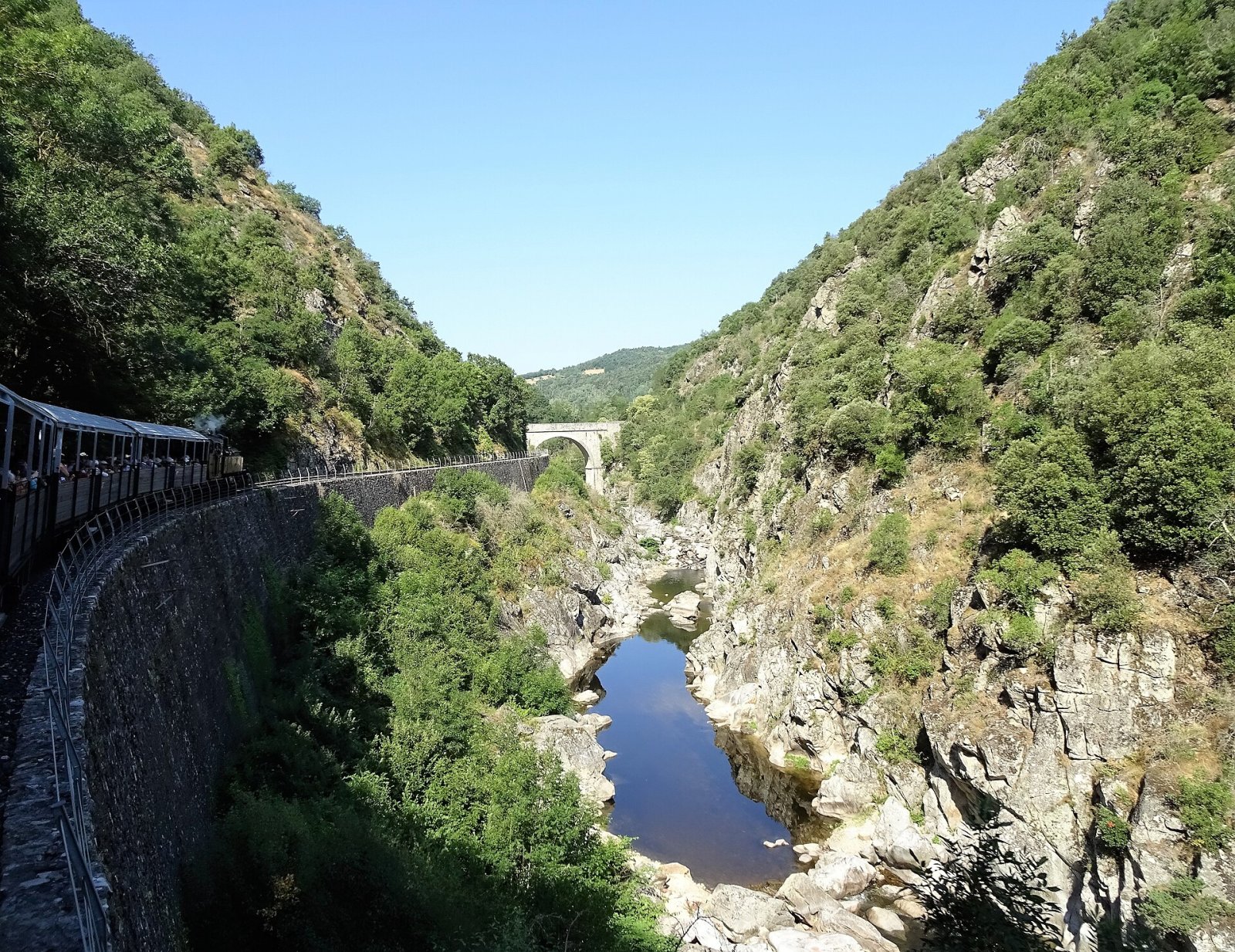 Gorges du Doux: Un Paradis Naturel en France - Colombier-le-Vieux | Secret World Trip Planner