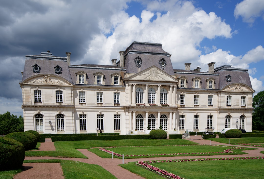 Découvrez le Palais du Tau à Reims : Histoire et Beauté - Reims | Secret World Trip Planner