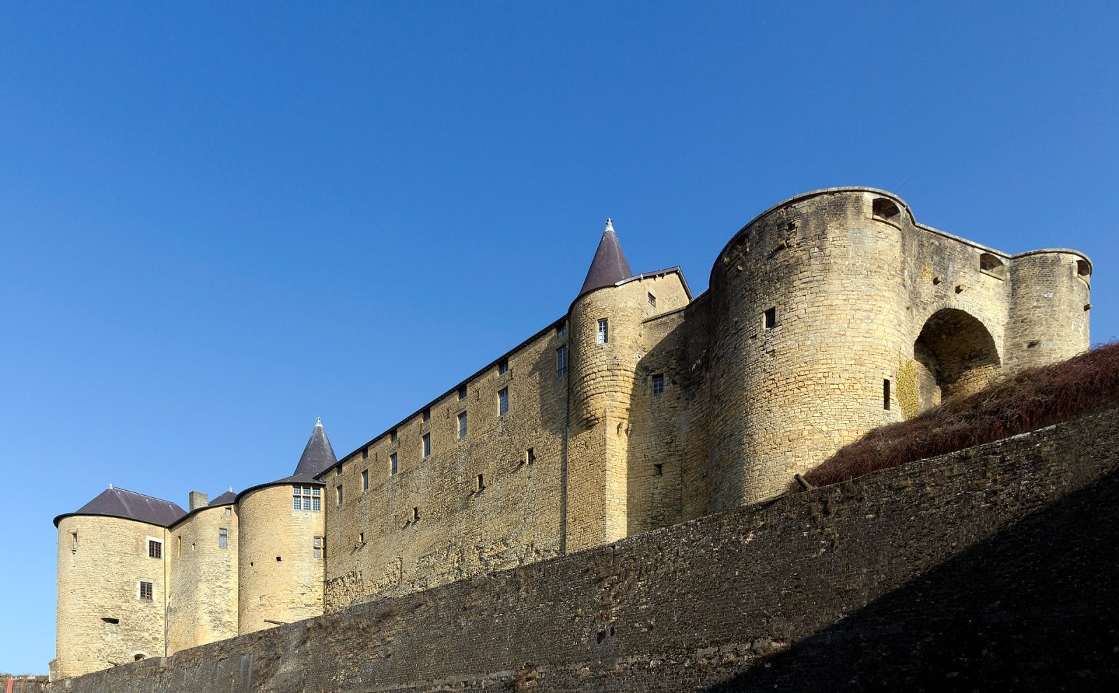 Discover the Château Fort de Sedan: a Gem of French History — Sedan