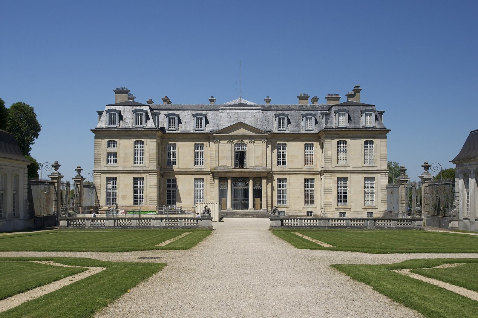 Descubre el encanto del Château de Champs-sur-Marne - Champs-sur-Marne | Secret World Trip Planner