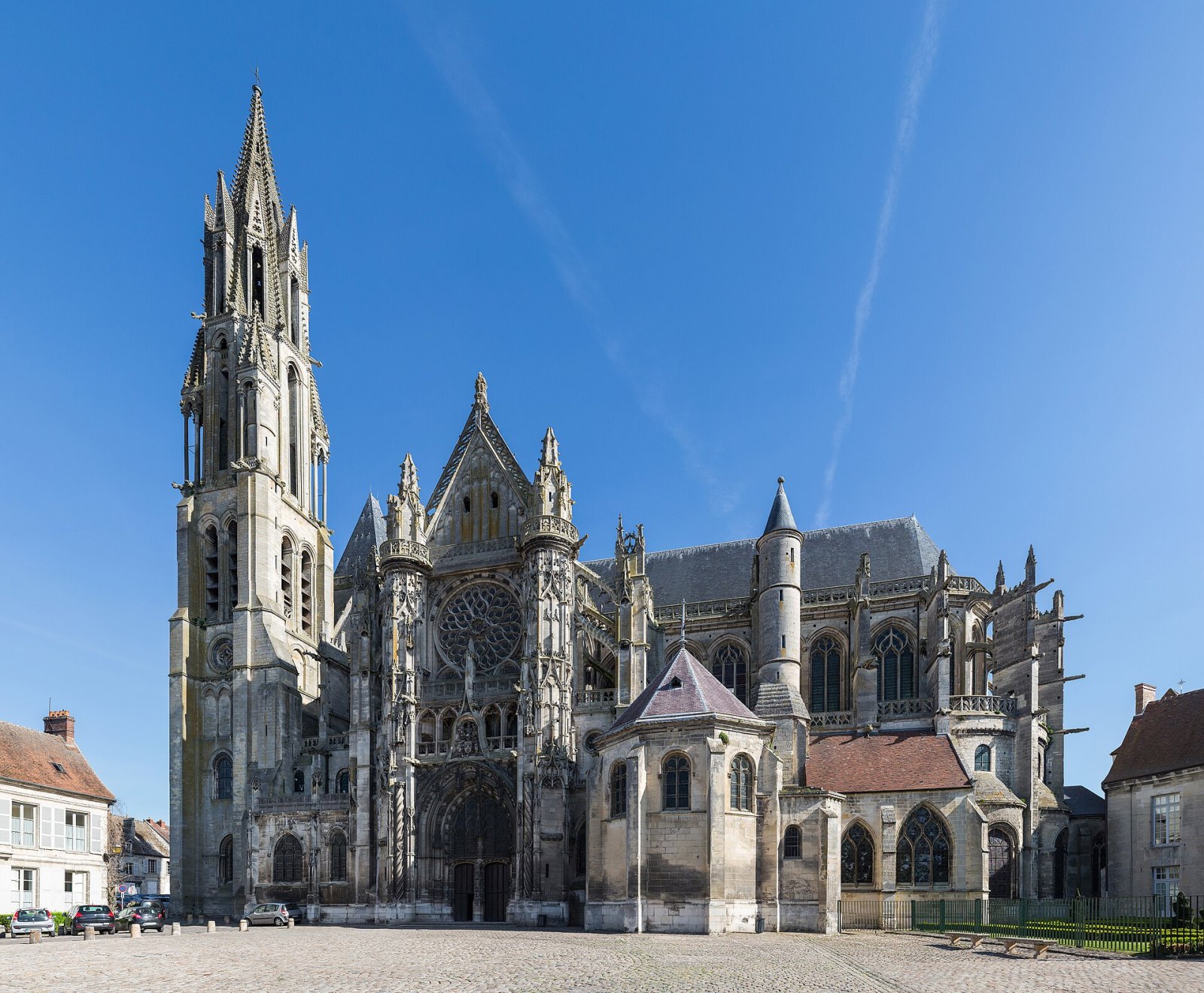 Descubre la Cathédrale de Senlis: una joya de la Ile-de-France - Senlis | Secret World Trip Planner