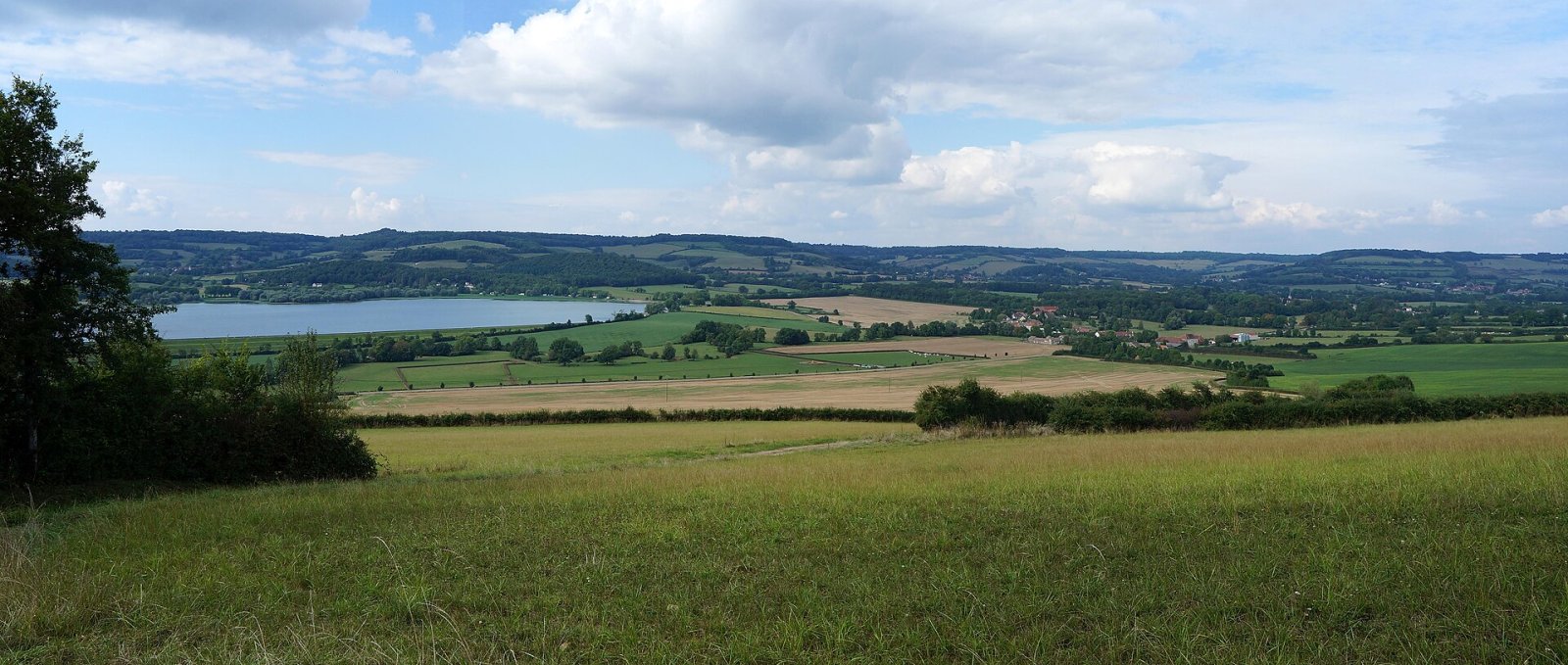 Scopri il Lac de Panthier: un angolo di paradiso in Borgogna - Maconge | Secret World Trip Planner