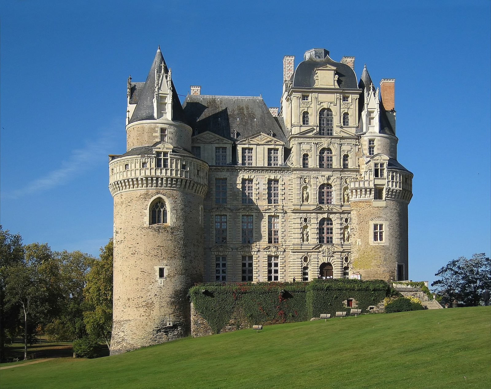 Château de Brissac: un tesoro de la historia francesa — Cinq-Mars-la-Pile