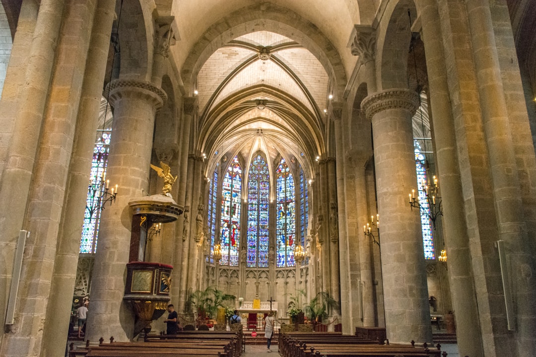 Scoprire la Cathédrale Saint-Julien du Mans: un tesoro culturale - Le Mans | Secret World Trip Planner