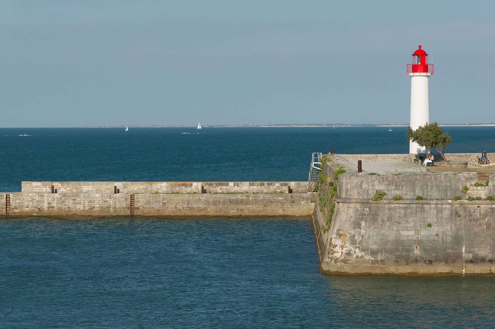 探索Île de Ré:法国的自然瑰宝 - Saint-Maurice-la-Souterraine | Secret World Trip Planner