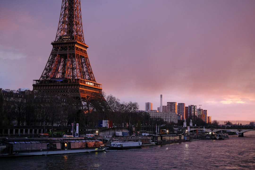 Descubre la Torre Eiffel: símbolo de París y de Francia - Paris | Secret World Trip Planner