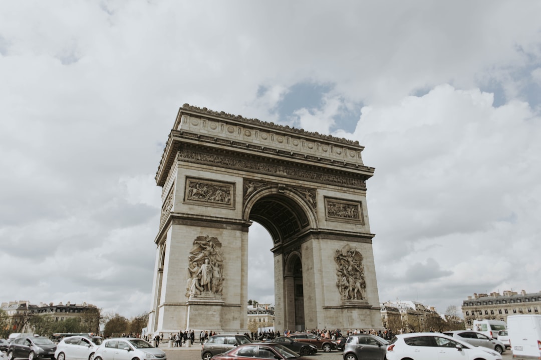 Entdecken Sie den Arc de Triomphe: Geschichte und Schönheit von Paris - Paris | Secret World Trip Planner