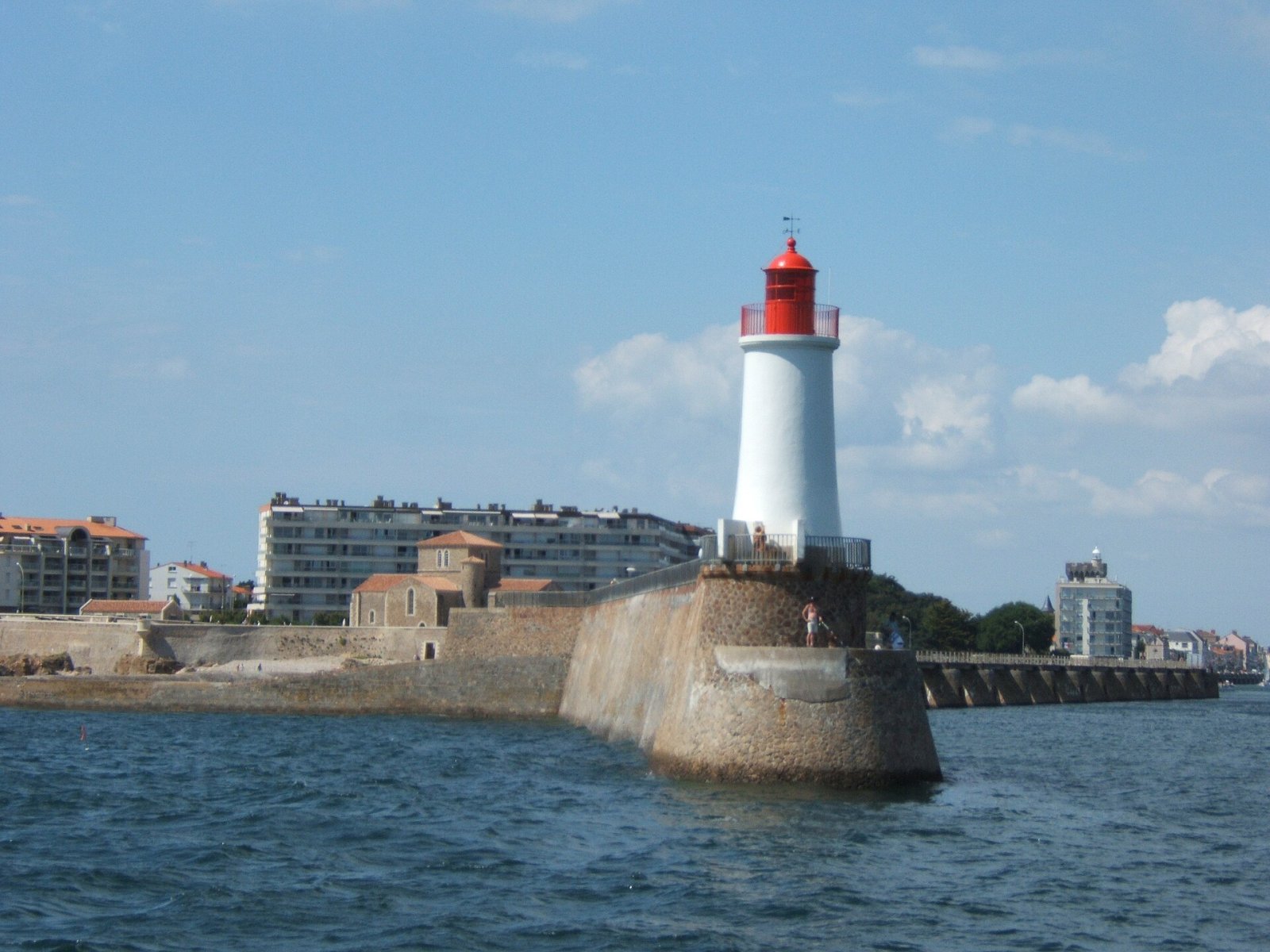 Découvrez le Phare des Sables-d'Olonne : Lumière et Histoire en France - Montchevrier | Secret World Trip Planner