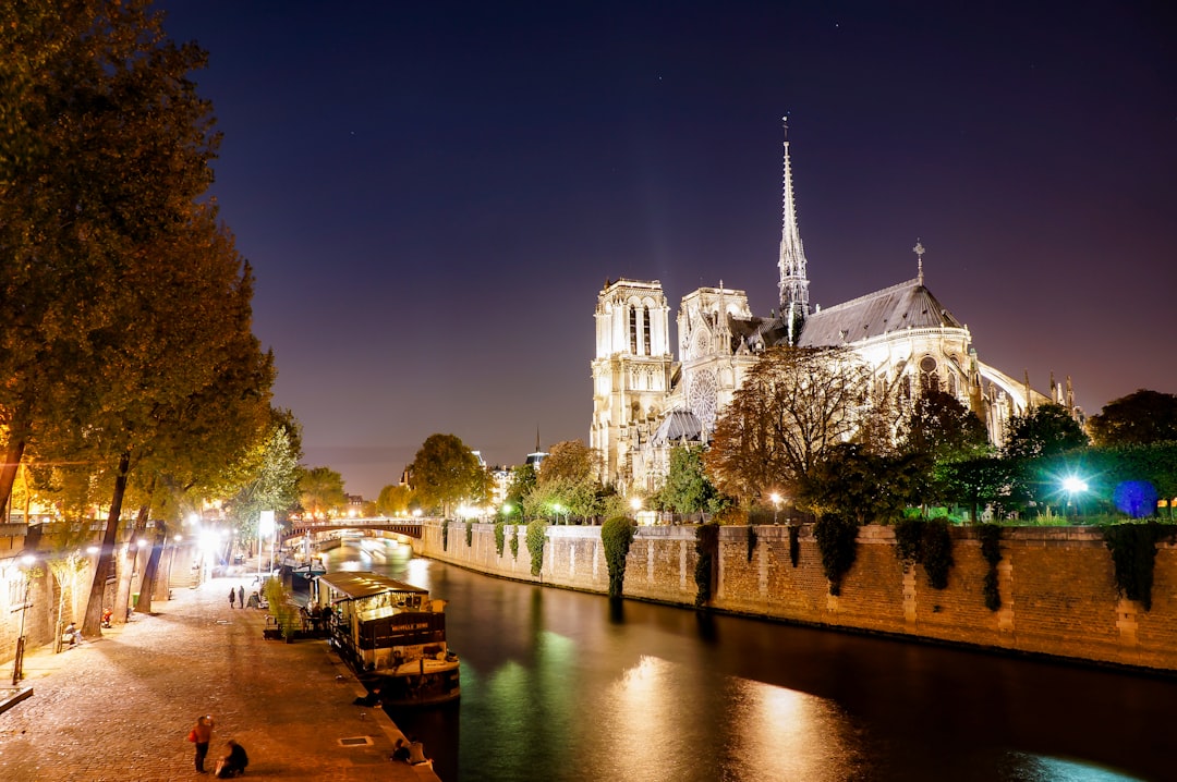 Scopri Notre-Dame de Paris: un capolavoro di architettura gotica - Paris | Secret World Trip Planner