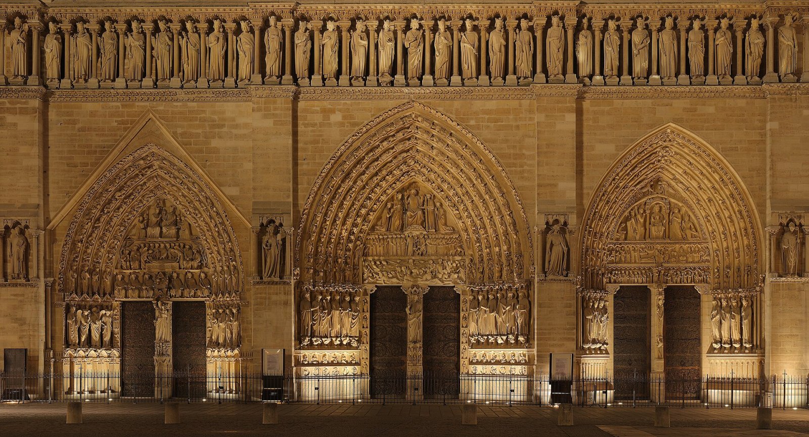 Scopri Notre-Dame de Paris: un capolavoro di architettura gotica - Paris | Secret World Trip Planner