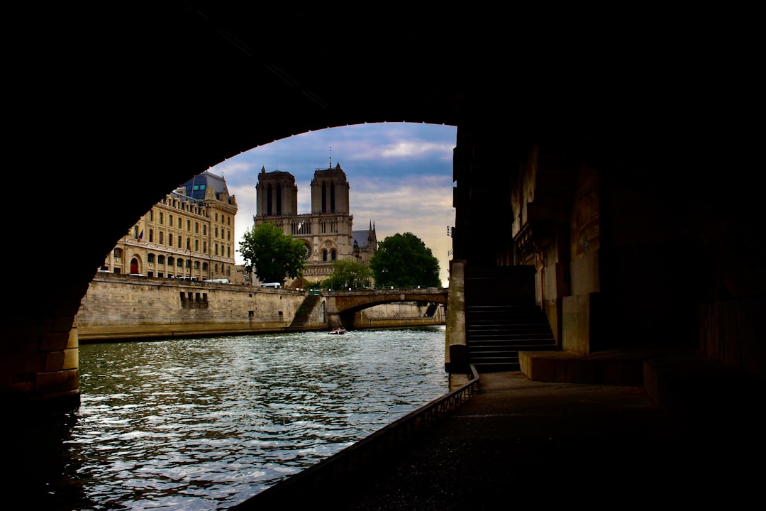 Scopri Notre-Dame de Paris: un capolavoro di architettura gotica - Paris | Secret World Trip Planner