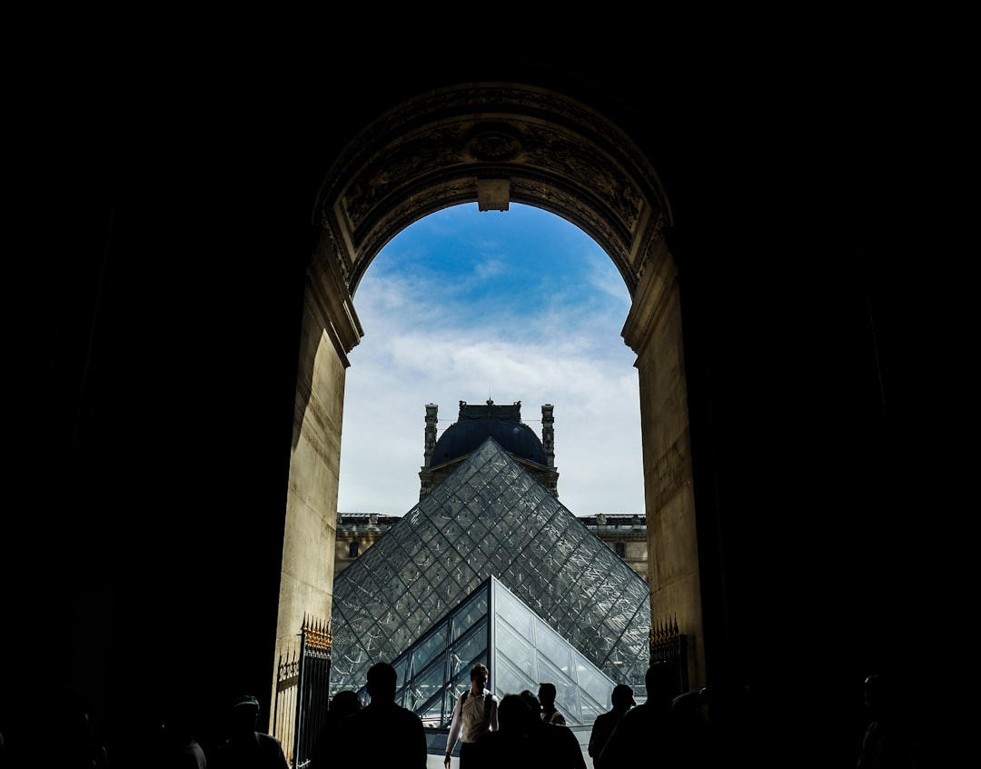 Découvrir le Musée du Louvre : un voyage dans l'art et l'histoire - Paris | Secret World Trip Planner