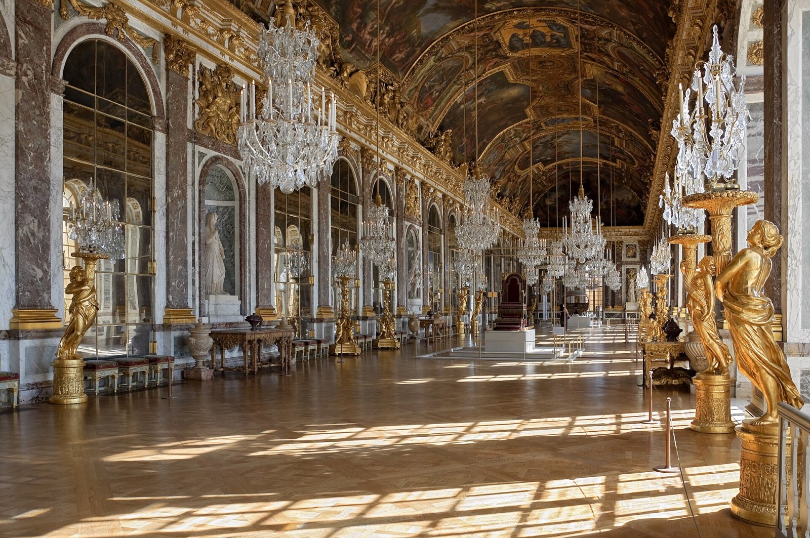Découvrez le Palais de Versailles : Histoire et Beauté Intemporelle - Versailles | Secret World Trip Planner