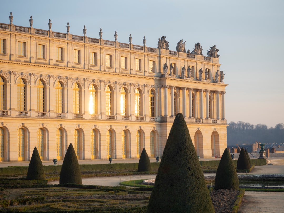 ヴェルサイユ宮殿を発見する：歴史と時を超えた美 - Versailles | Secret World Trip Planner