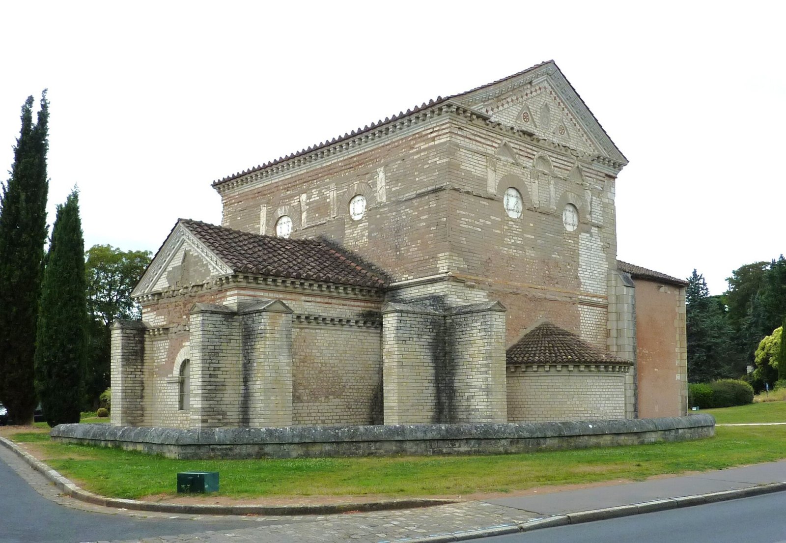 Scopri il Baptistère Saint-Jean de Poitiers: Storia e Bellezza — Poitiers