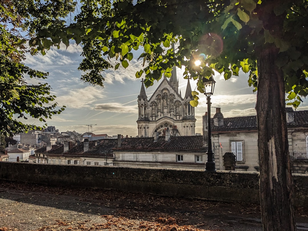 Descubre la Cathédrale Saint-Pierre d'Angoulême: una joya cultural - Angoulême | Secret World Trip Planner