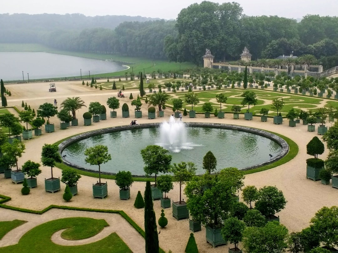 Откройте для себя Étang de Chèvreloup: уголок природы в Версале - Versailles | Secret World Trip Planner