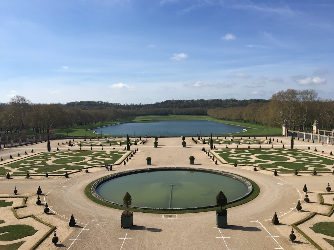 Откройте для себя Étang de Chèvreloup: уголок природы в Версале - Versailles | Secret World Trip Planner