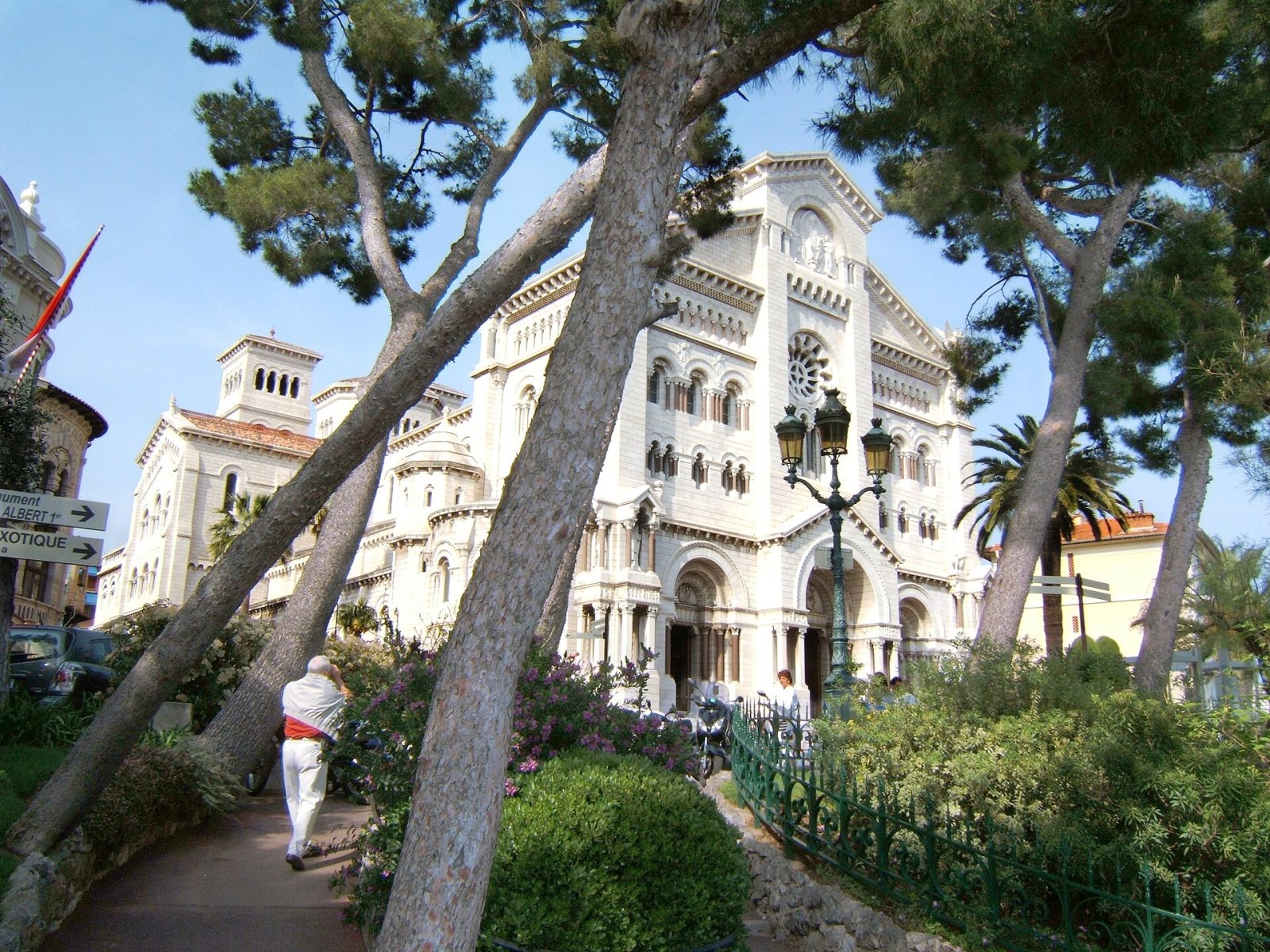 Découvrez la Cathédrale de Monaco : un bijou de culture et d'histoire - Palais Princier | Secret World Trip Planner