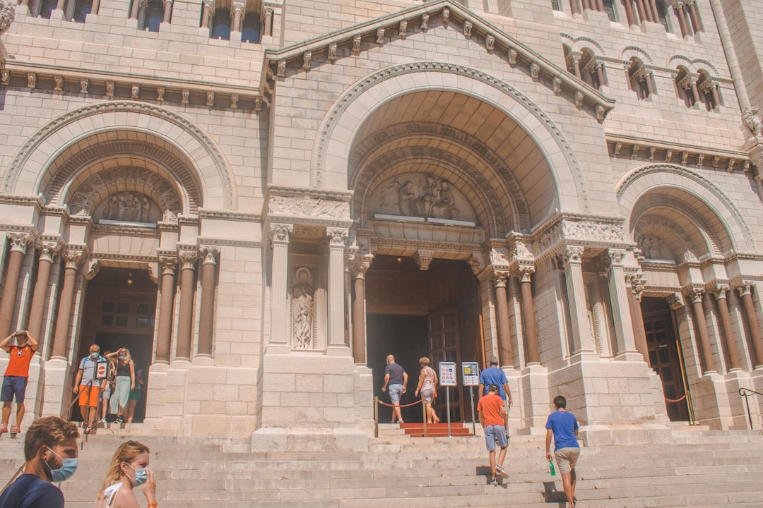 Descubra a Cathédrale de Monaco: um tesouro de cultura e história - Palais Princier | Secret World Trip Planner