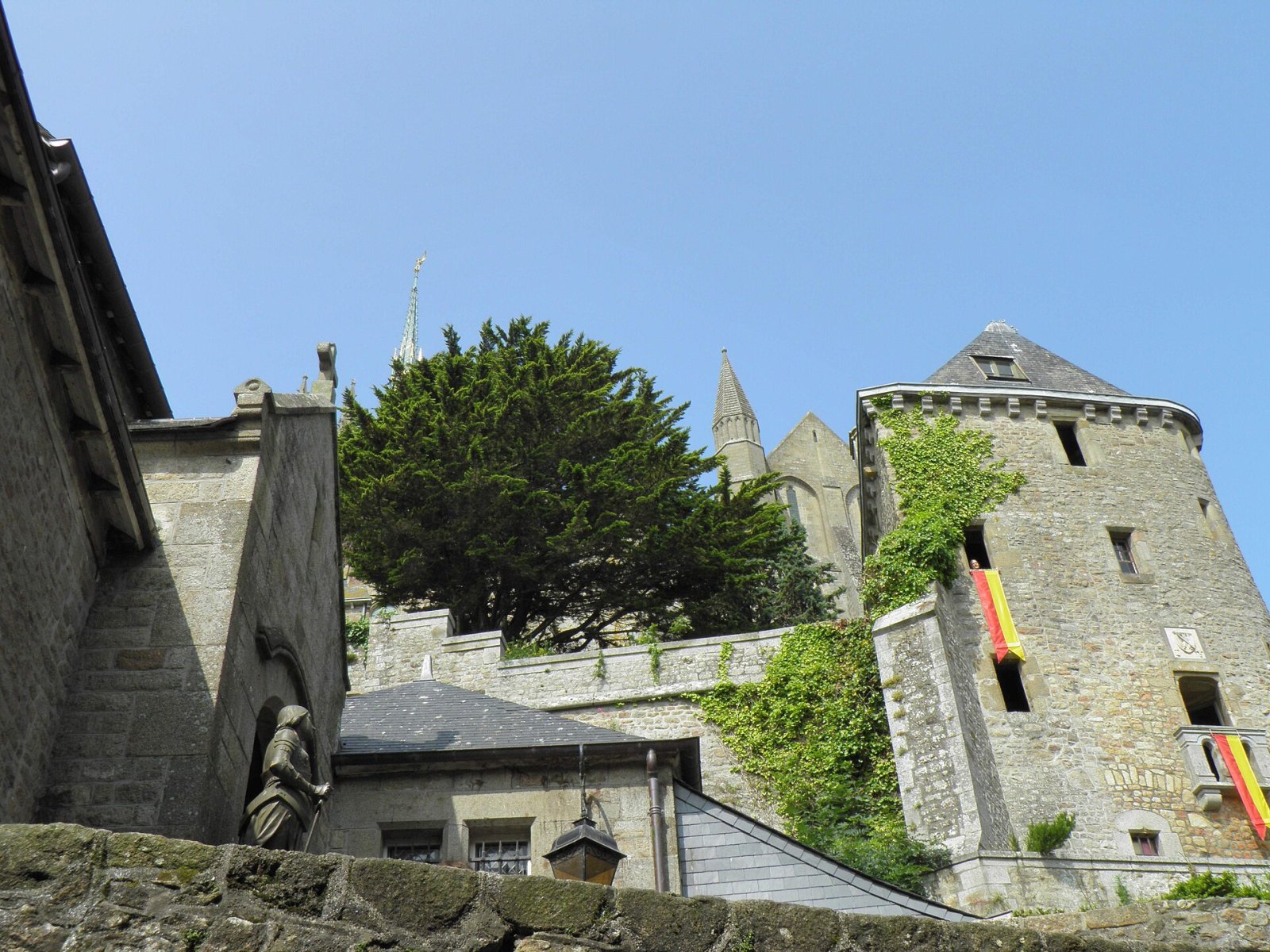 Visita la Abbaye du Mont-Saint-Michel: una joya de Normandía - Nogent-le-Roi | Secret World Trip Planner