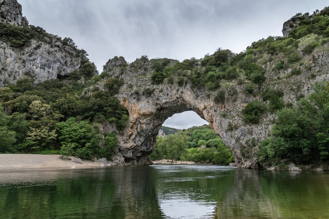 Découvrez le Pont d'Arc : un joyau naturel en France - Vallon-Pont-d'Arc | Secret World Trip Planner