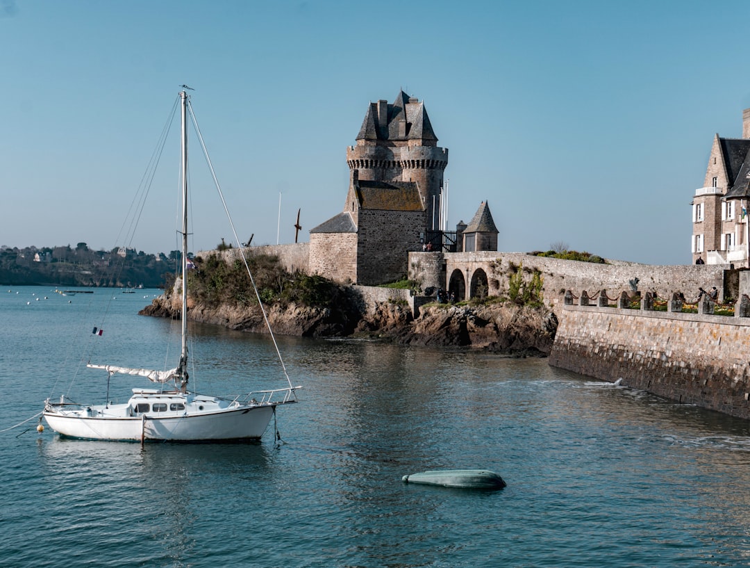 Descubre los Remparts de Saint-Malo: Historia y Belleza de Bretaña - Pecqueuse | Secret World Trip Planner