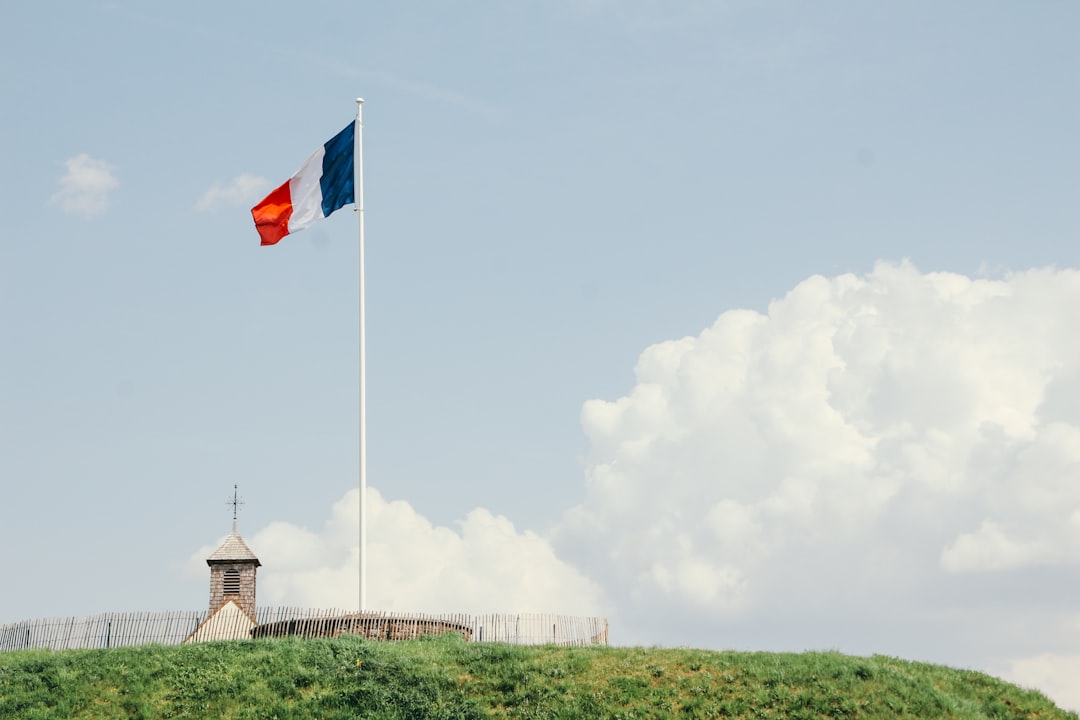 Scopri il Faro di La Vieille a Raz de Sein - Lanty-sur-Aube | Secret World Trip Planner
