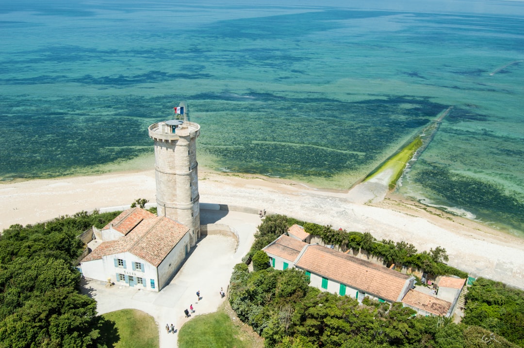Discover the Goulphar Lighthouse in Belle-Île: A Unique Experience - Châteauneuf-Val-de-Bargis | Secret World Trip Planner