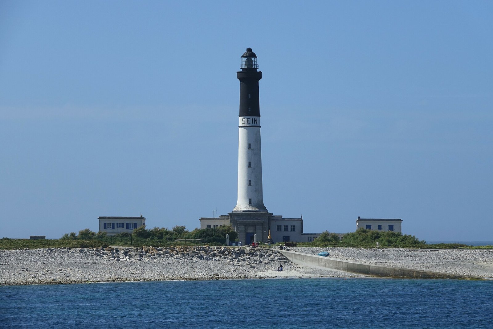 Scopri il Faro di Sein: un gioiello della Bretagna - Châteauvillain | Secret World Trip Planner