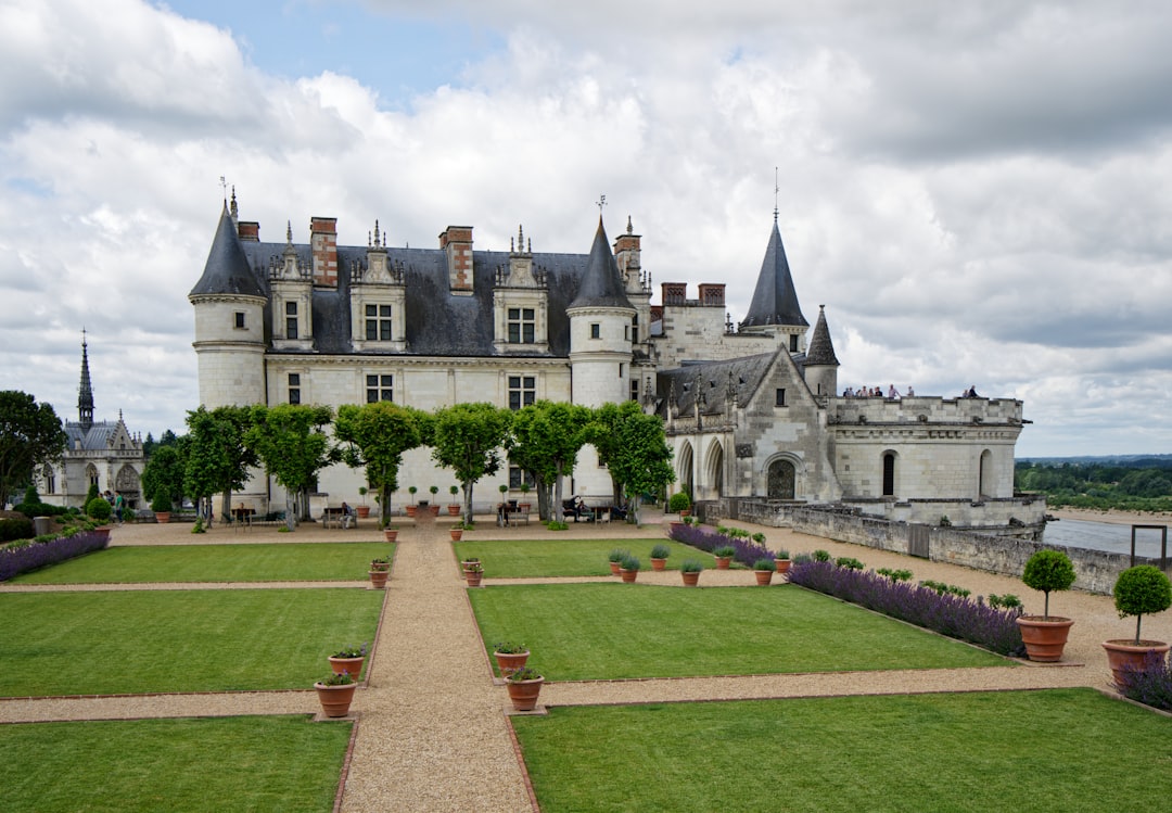 샤토 다므와즈: 프랑스 역사 속 여행 - Amboise | Secret World Trip Planner