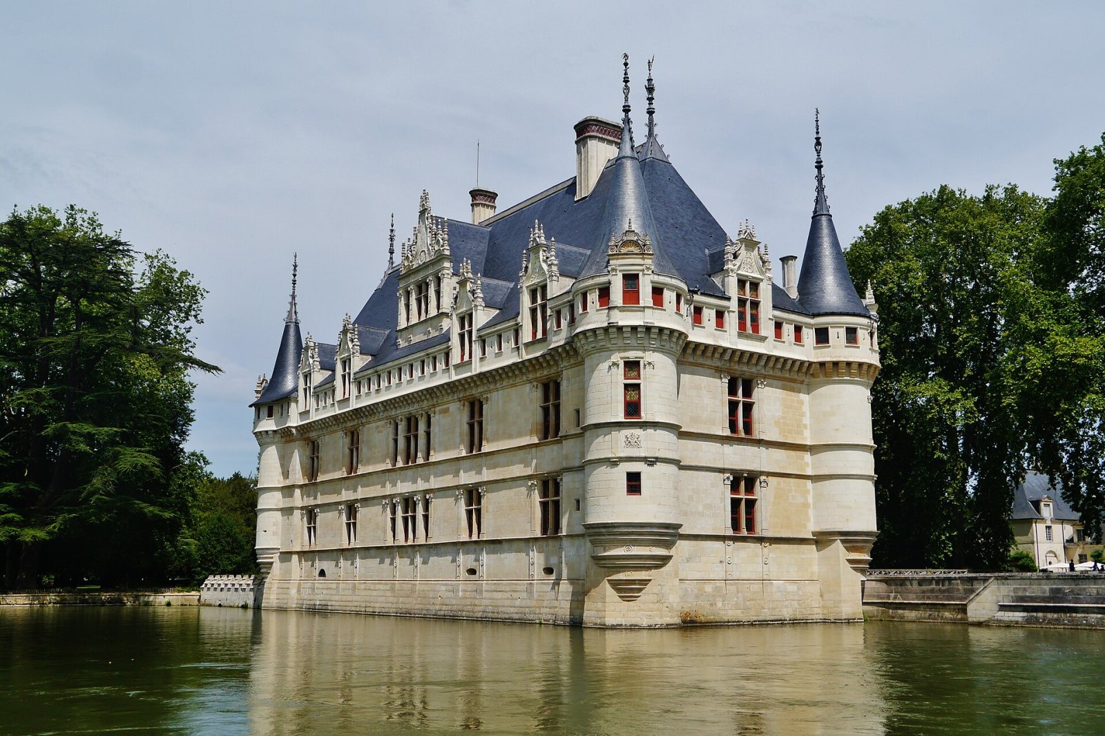 Découvrez le Château d'Azay-le-Rideau : un joyau de la Vallée de la Loire - Azay-le-Rideau | Secret World Trip Planner
