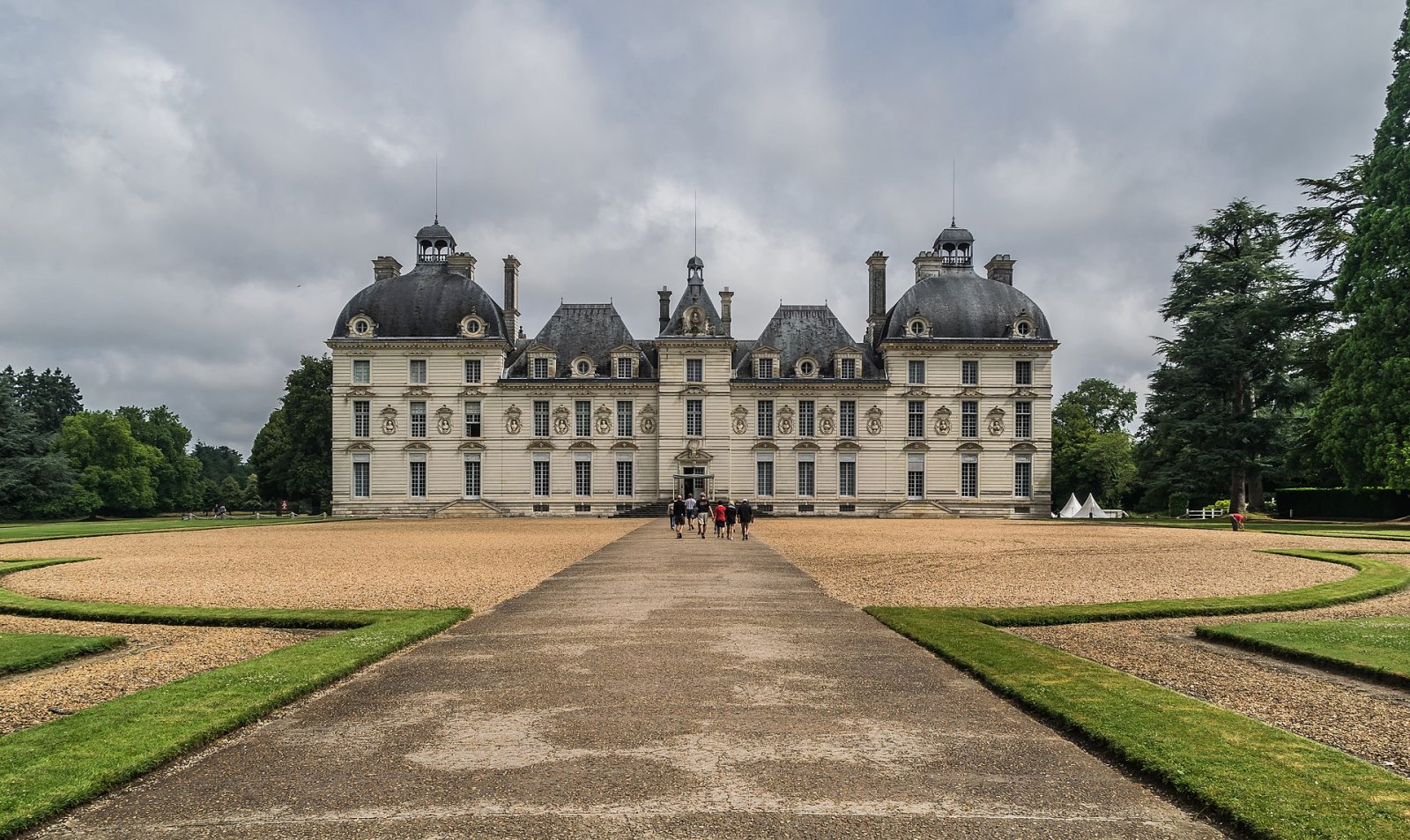 シェヴルニー城を発見：フランスの歴史の宝石 - Cheverny | Secret World Trip Planner