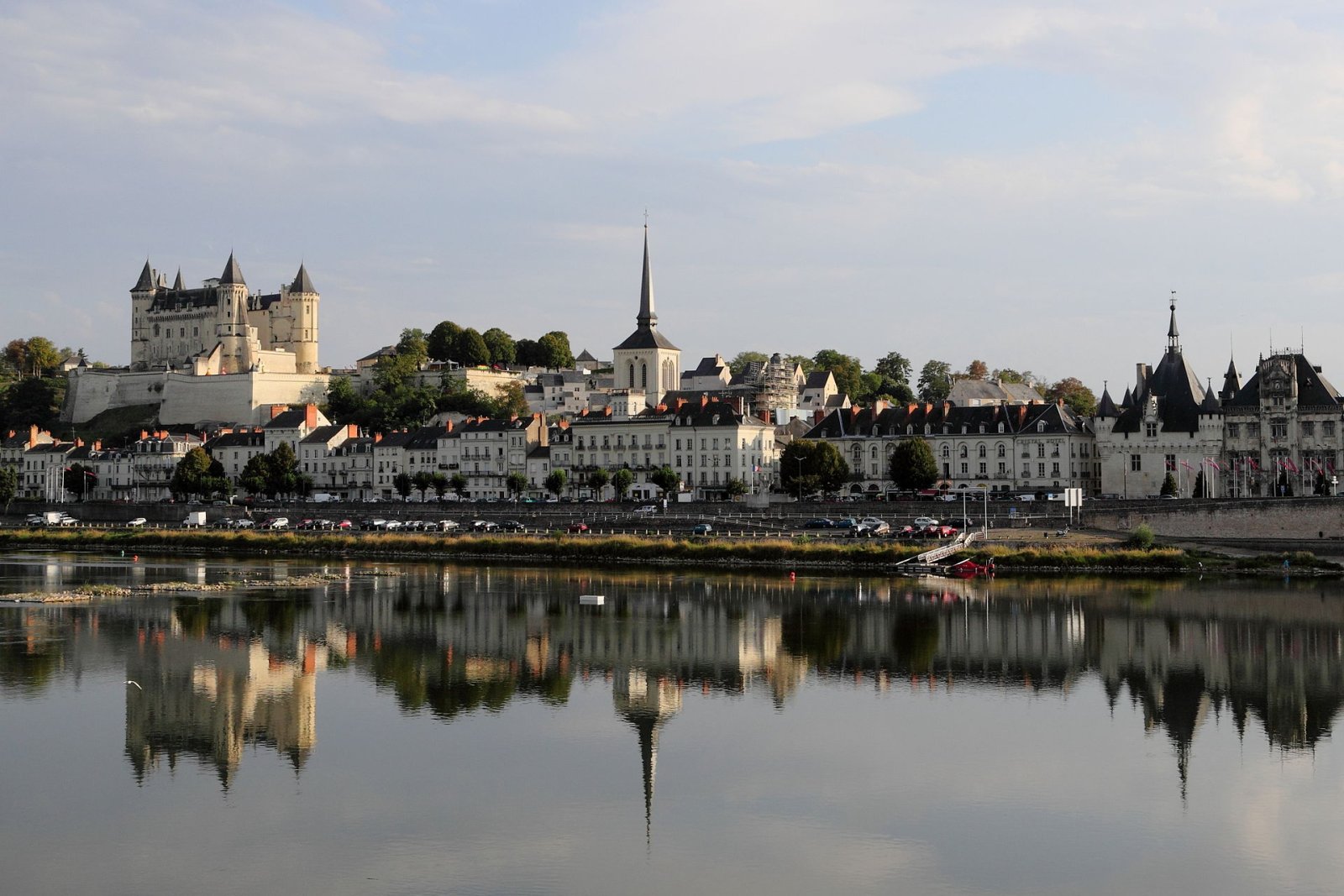 Scopri il fascino del Château de Saumur in Francia - Chouzé-sur-Loire | Secret World Trip Planner