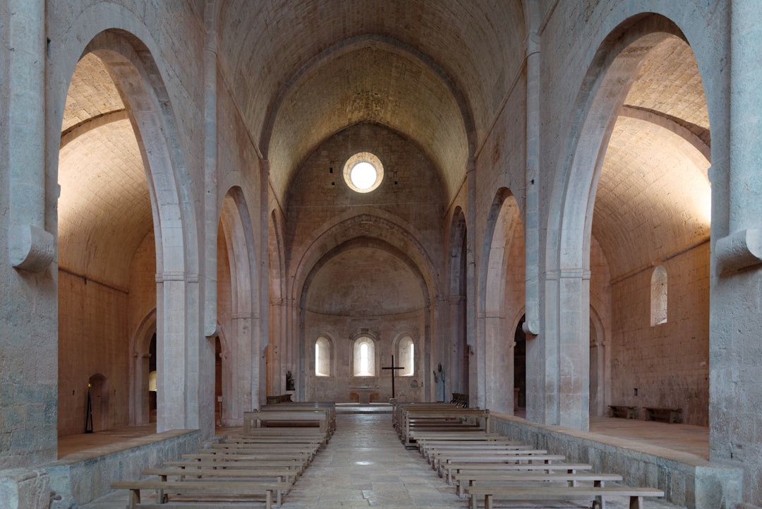 Visita la Abadía de Fontevraud: una joya cultural en Francia - Fontevraud-l'Abbaye | Secret World Trip Planner