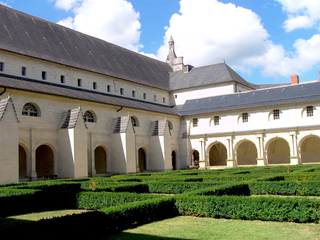 Visita la Abadía de Fontevraud: una joya cultural en Francia - Fontevraud-l'Abbaye | Secret World Trip Planner