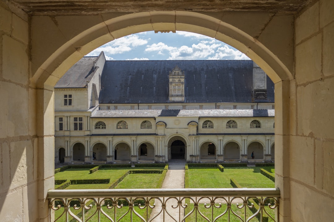 Visite a Abbaye de Fontevraud: um tesouro cultural na França — Fontevraud-l'Abbaye