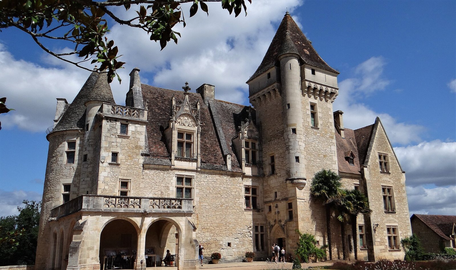 Entdecken Sie das Château des Milandes: Geschichte und Schönheiten in der Dordogne - Saint-Vincent-de-Cosse | Secret World Trip Planner