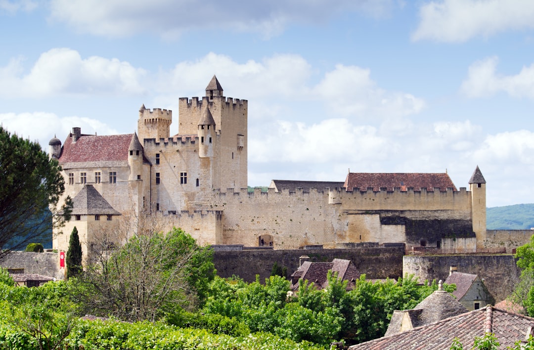 Entdecken Sie den Charme des Château de Beynac in Frankreich - Vézac | Secret World Trip Planner