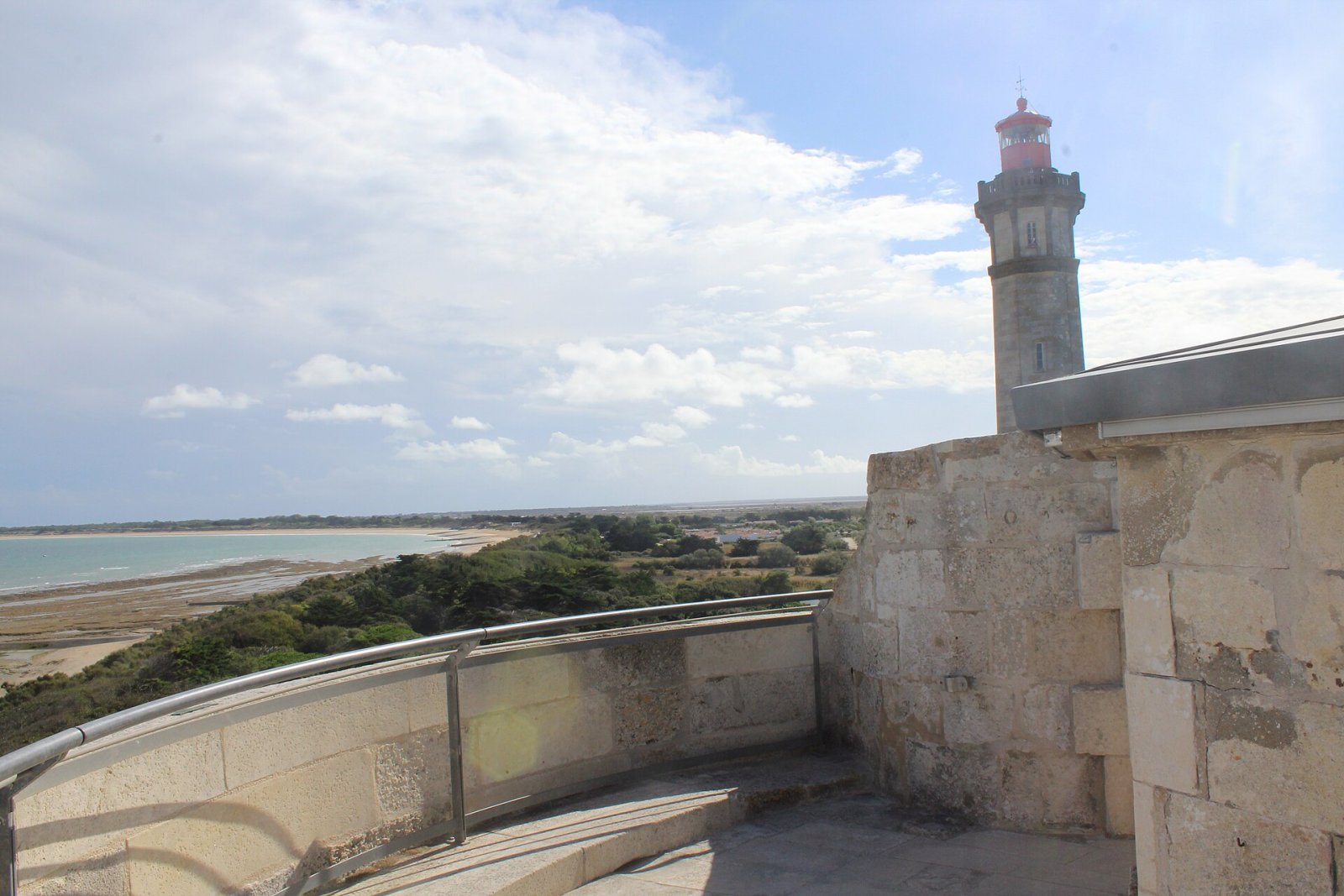Scopri il Phare des Baleines a Saint-Clément-des-Baleines - Noth | Secret World Trip Planner